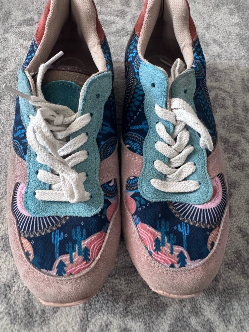 Women’s Inkkas Patterned Casual Sneakers sz 8